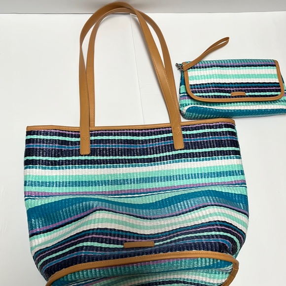 Vera Bradley Large Woven Tote with Matching Wristlet. - Picture 2 of 6